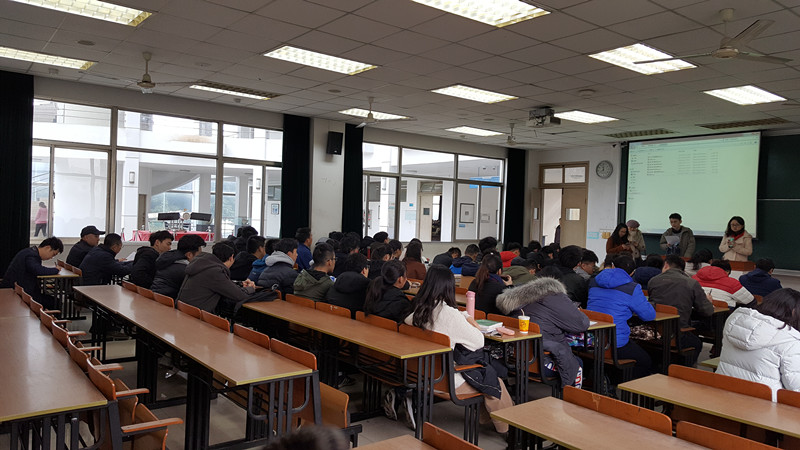 2018-2-26-新学期课堂一派生机盎然-国产福利姬
开学查课纪实_副本.jpg