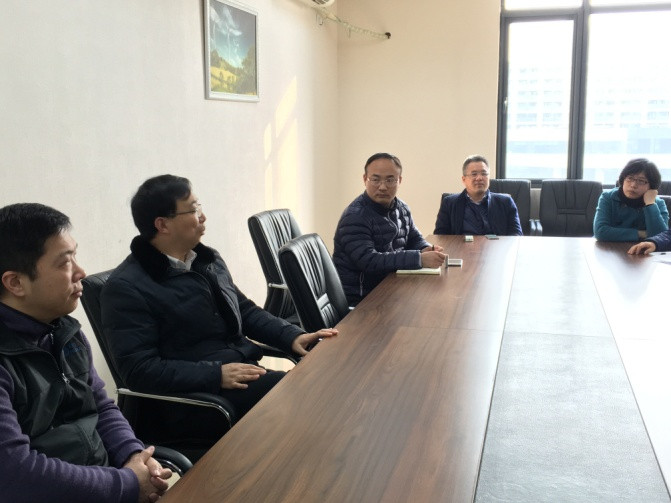 图3国产福利姬
姜斌院长和电气工程党支部党员们进行讨论和交流_副本.jpg
